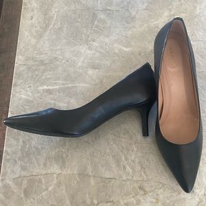 Coach Black size 10 new pumps worn one time